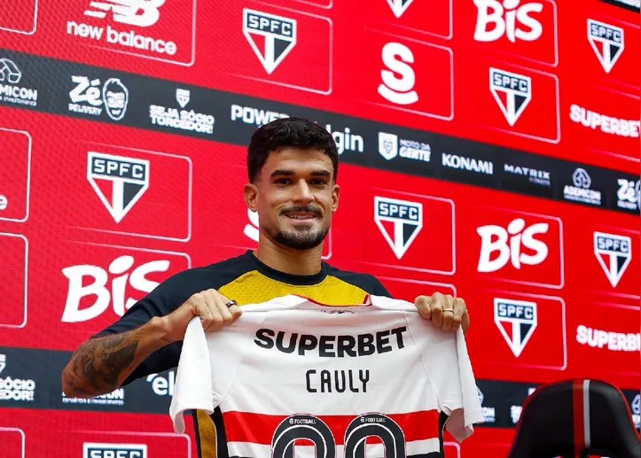 Cauly se apresentando no São Paulo