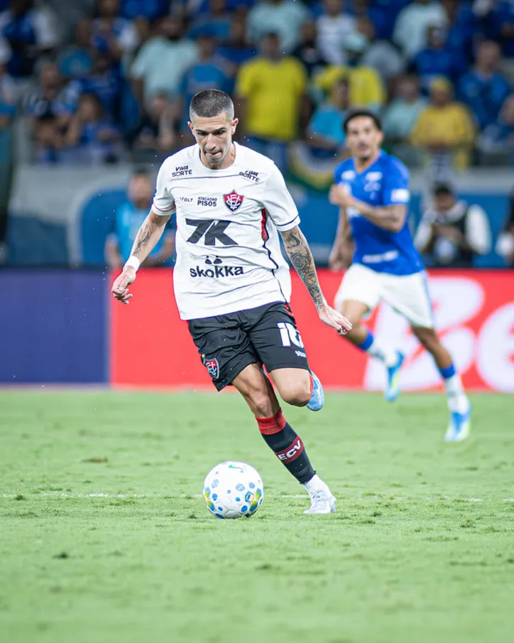 Aitor Cantalapiedra é peça importante no elenco do Vitória