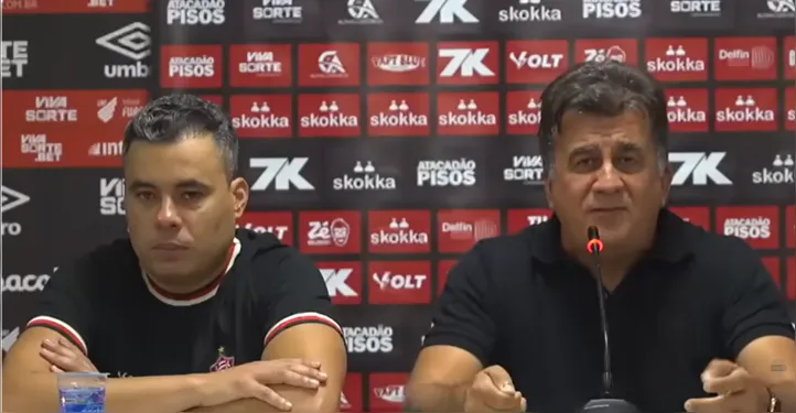 Jair Ventura e Fábio Mota durante pronunciamento sobre a arbitragem