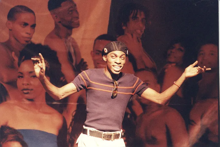 Lázaro Ramos em cena do espetáculo Cabaré da RRRRRaça