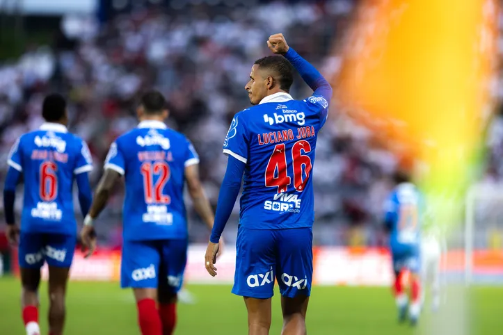 Luciano Juba comemorando o gol marcado contra o São Paulo, no último domingo, 3