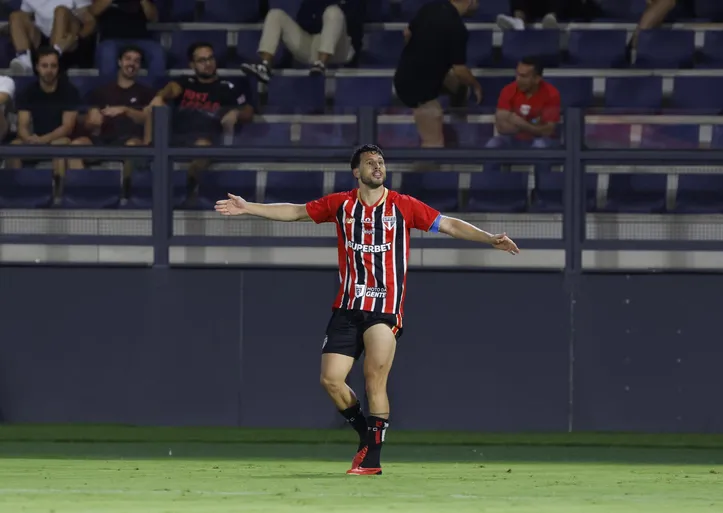 Calleri em campo pelo São Paulo