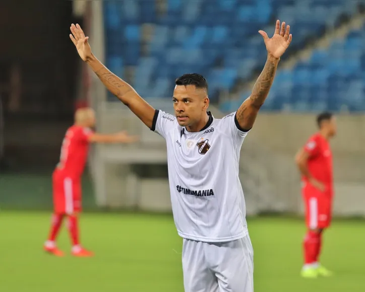 Wallyson em campo pelo ABC