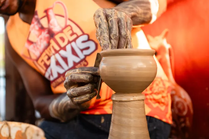 Imagem ilustrativa da imagem Feira de Caxixis 2026: maior feira de artesanato do Brasil acontece em abril