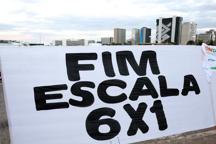 Fim da escala 6x1 é tratada como prioridade no Congresso