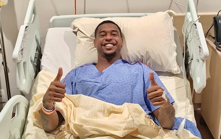 Dudu no quarto do hospital