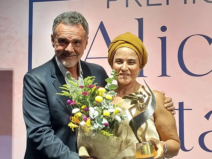 hef Tereza Paim recebeu o prêmio Alice Bottas em homenagem ao Dia Internacional da Mulher na categoria empreendedorismo