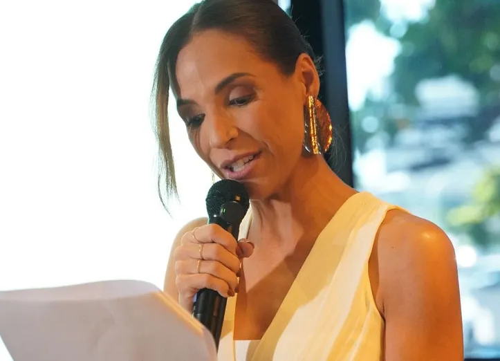 Carolina Catizane em discurso de posso à frente do CNB/BA, marcando o início da gestão 2026-2028