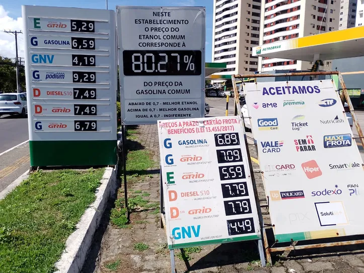 Posto Escola BR, av. Tancredo Neves (Foto tirada nesta terça, 09)