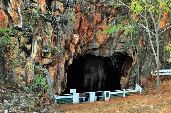 Entrada da Gruta de Patamuté