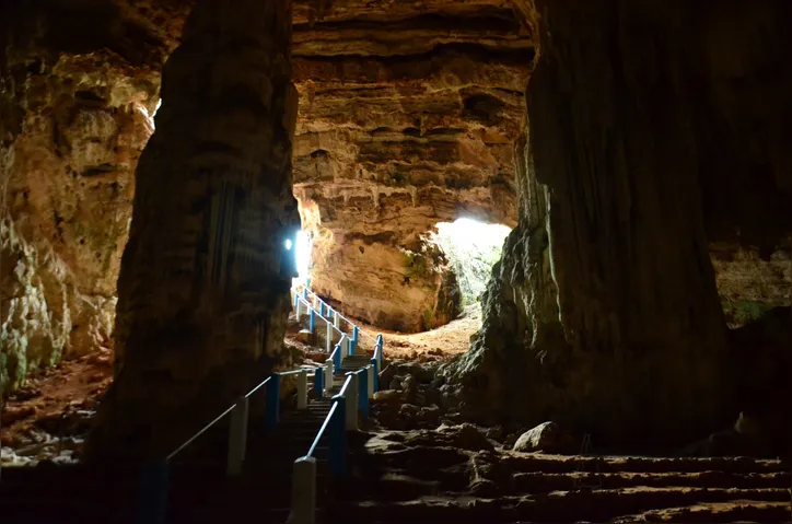 A Gruta de Patamuté vista de dentro