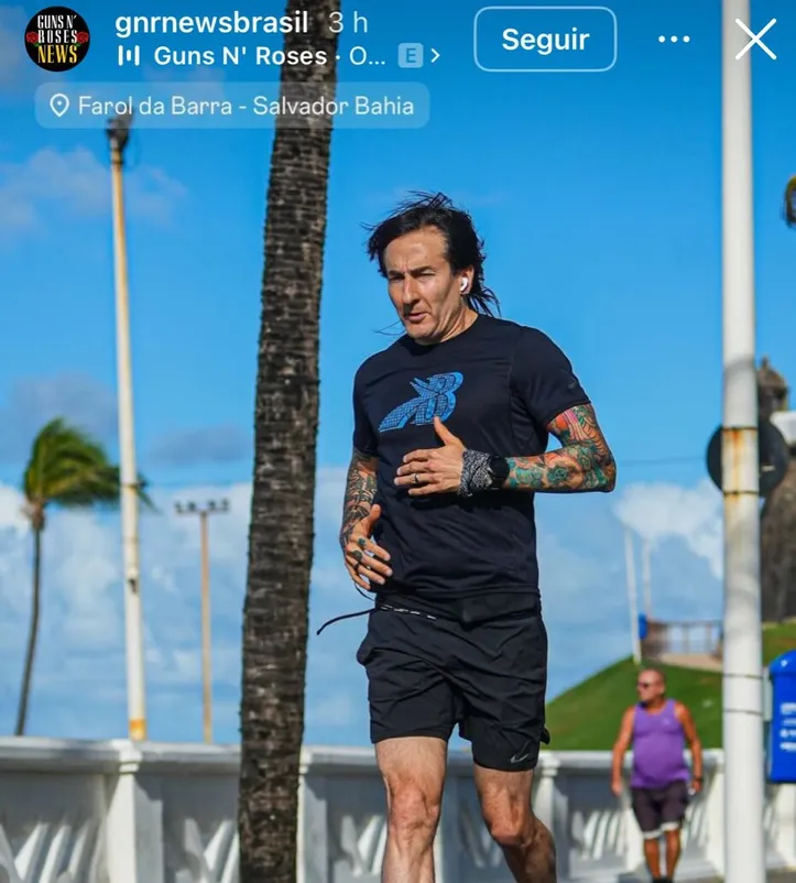 Imagem ilustrativa da imagem Guitarrista do Guns N’ Roses é flagrado correndo na Barra antes de show em Salvador
