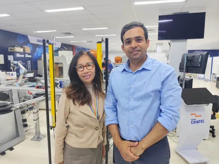 Liou Chin, gerente executiva de computação do SENAI CIMATEC e Murilo Ribeiro, gerente da área tecnológica e de IA também do SENAI CIMATEC