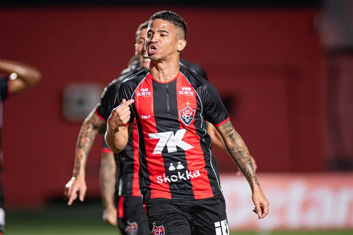 Erick pelo Vitória