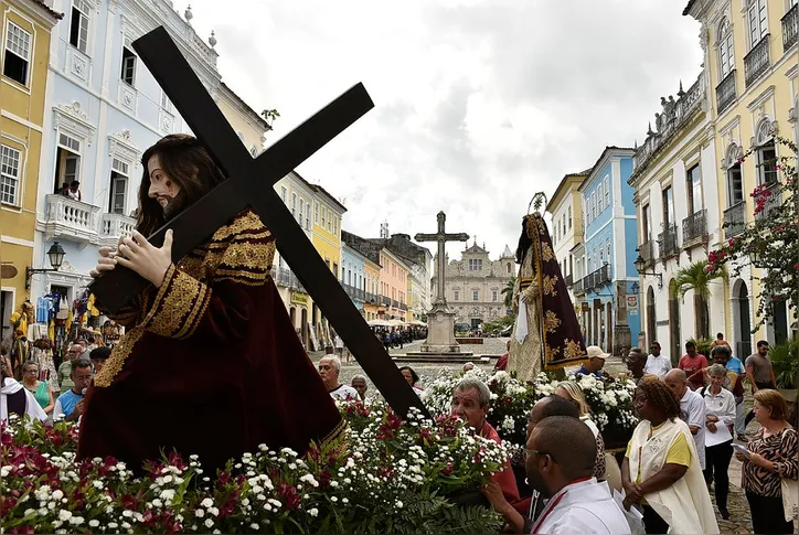 Encenações da Paixão de Cristo atraem jovens e renovam tradições