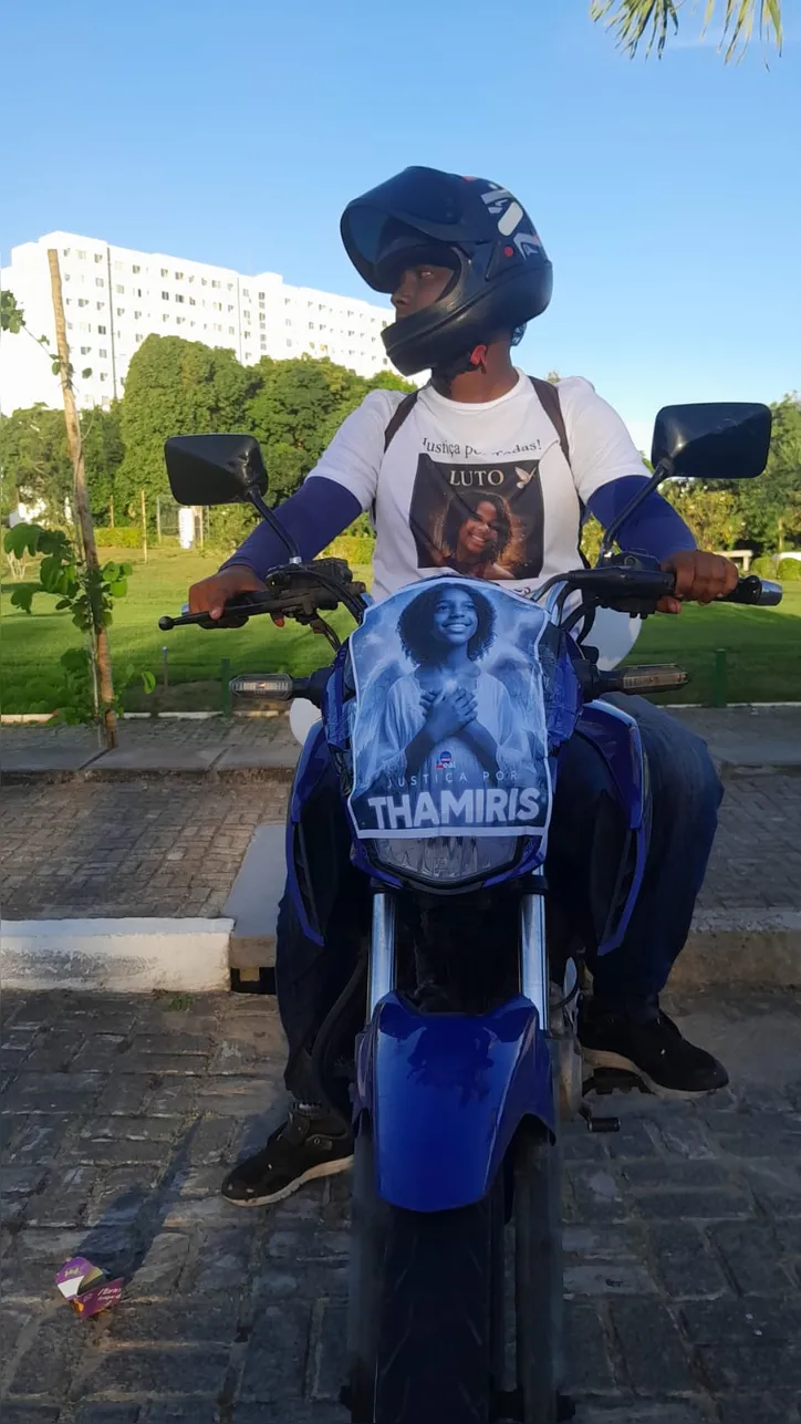 Victor e um grupo de motoboys estão dando apoio à família de Thamiris desde o início