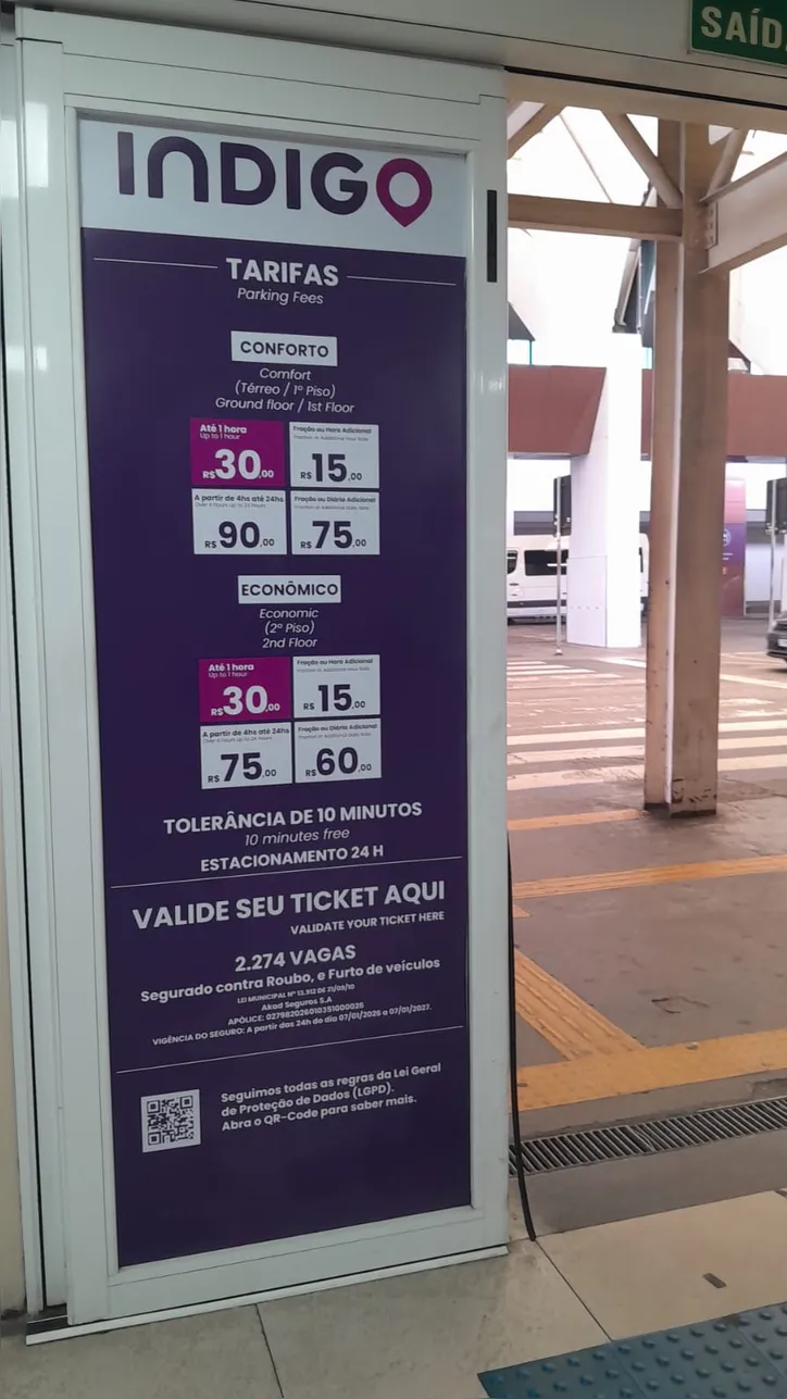 Imagem ilustrativa da imagem Kiss & Fly no Aeroporto de Salvador afasta motoristas: "Pagar para trabalhar"