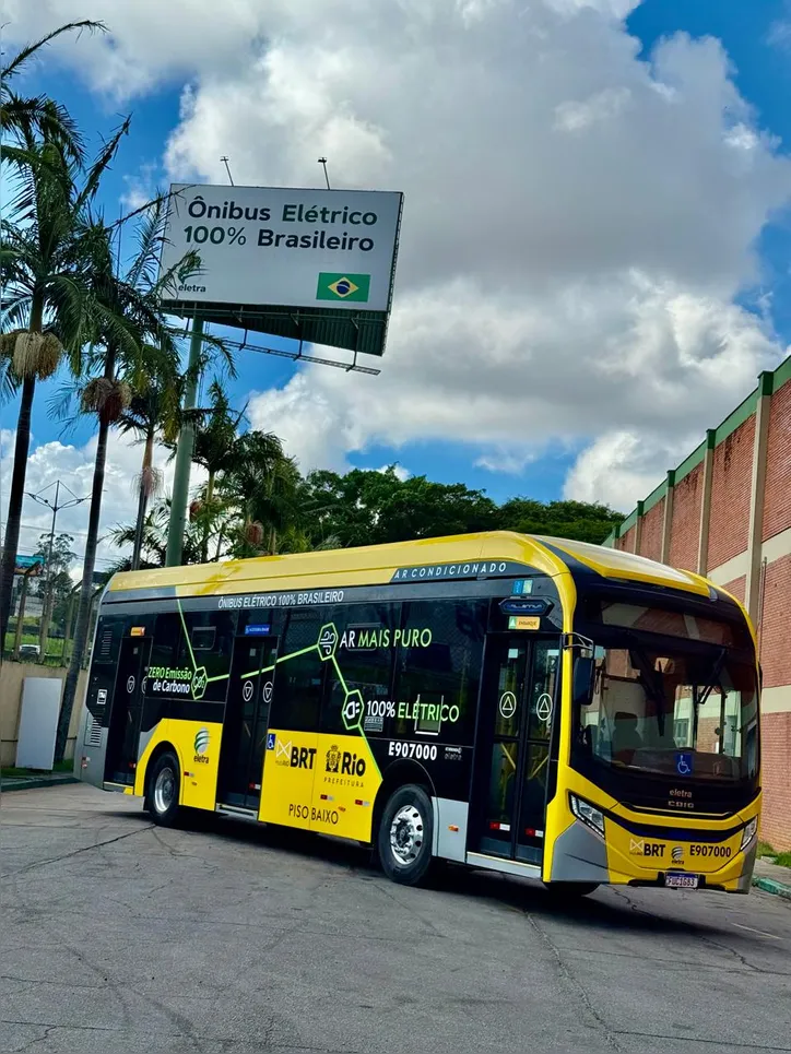 Imagem ilustrativa da imagem Lauro de Freitas: ônibus de luxo 100% elétrico é testado na frota pública
