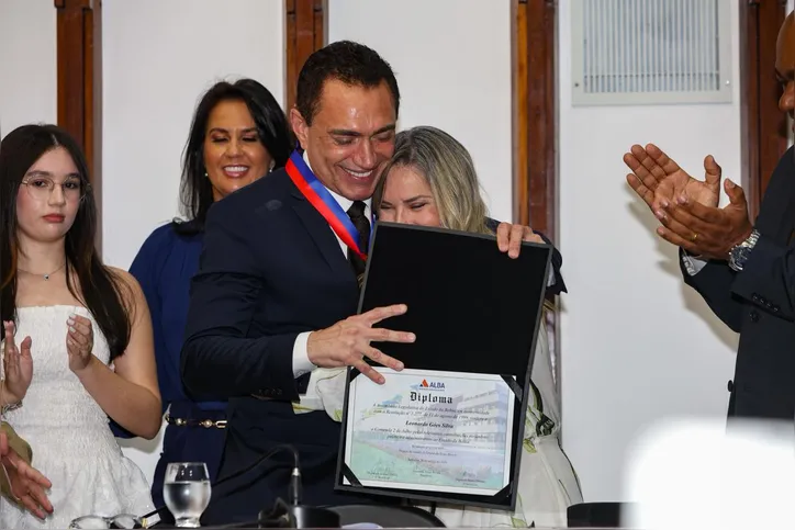 Leonardo Góes e Ivana Bastos durante sessão especial