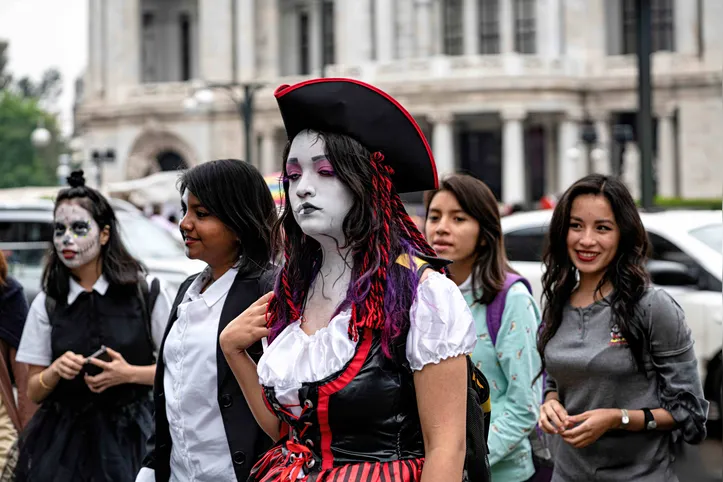 Imagem ilustrativa da imagem Livro desvenda a beleza e o luto do 'Día de los Muertos' em imagens