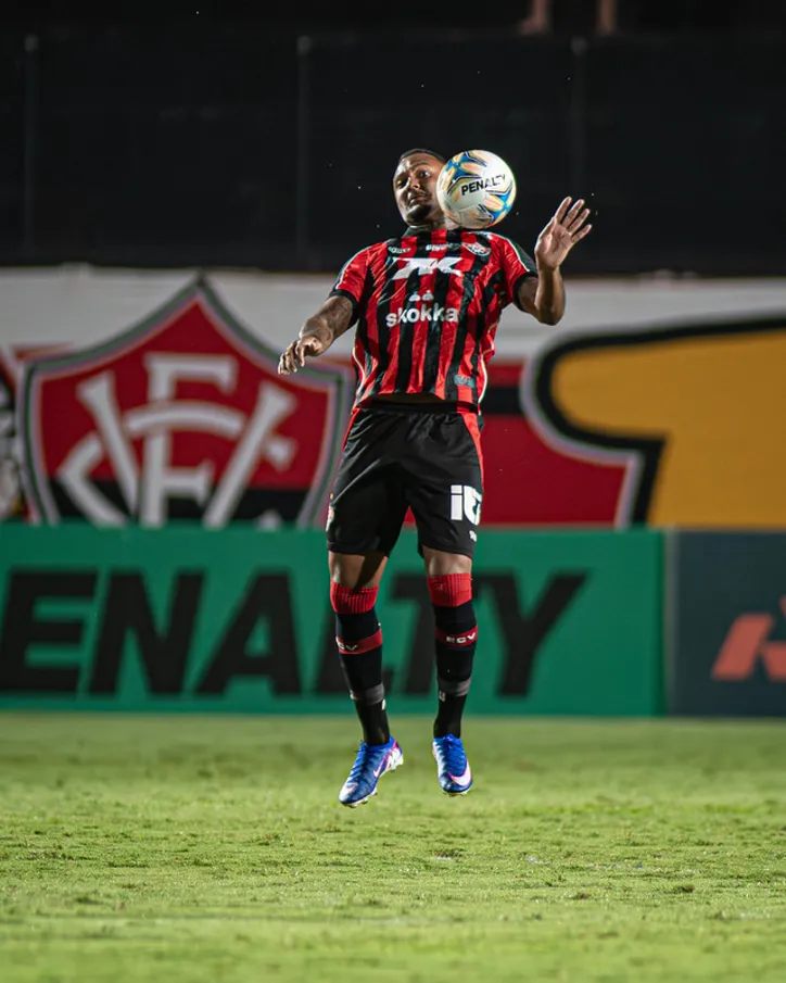 Luan Cândido busca primeiro gol pelo Vitória