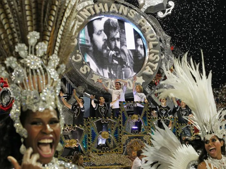 Homenagem de Gaviões da Fiel à Lula