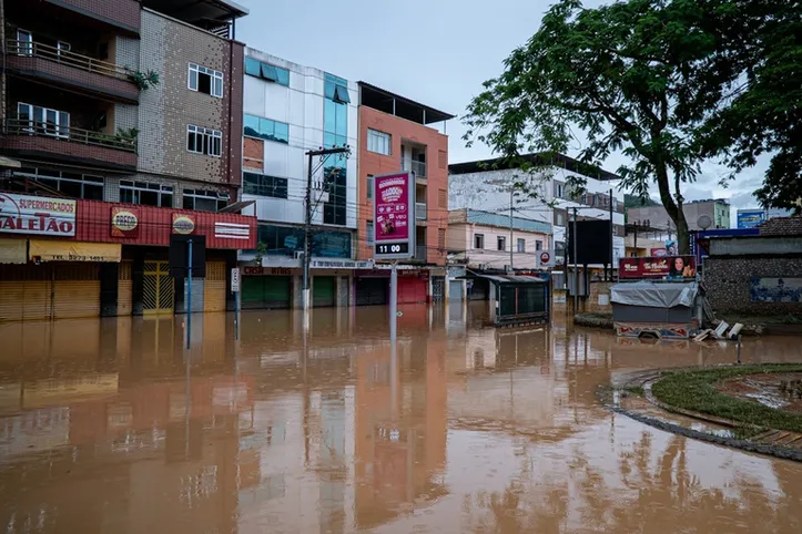 Estrago deixado por tragédia histórica em MG
