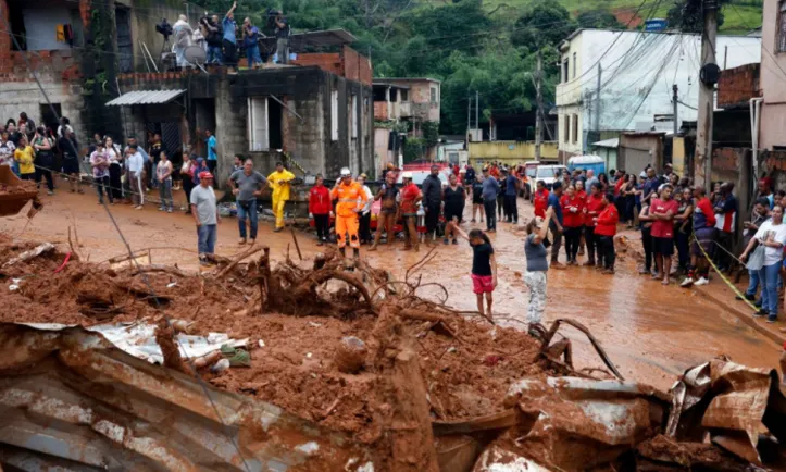 Estrago deixado por tragédia histórica em MG