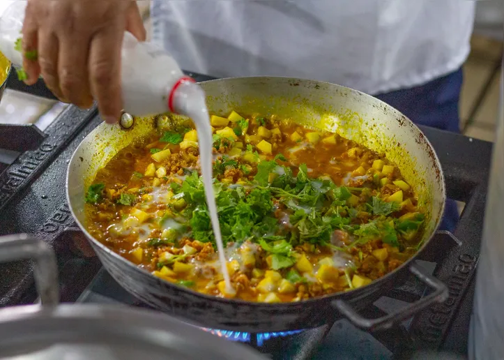 Moqueca de mamão verde com carne moída