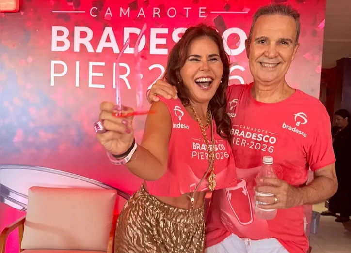 Anna Libório e Ricardo Almeida entre o mar de Ilhéus e Camarote Bradesco