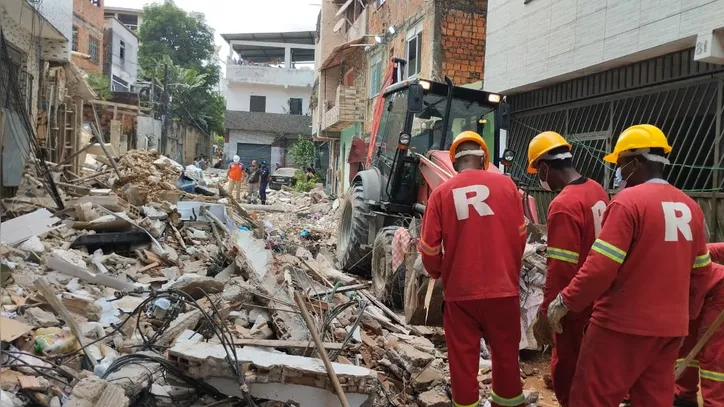 Imagem ilustrativa da imagem Moradores ficam sem acesso às suas casas após desabamento em Salvador