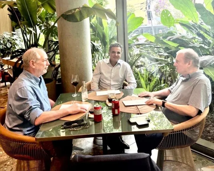 Ciro se reuniu com Aécio Neves e Tasso Jeressati