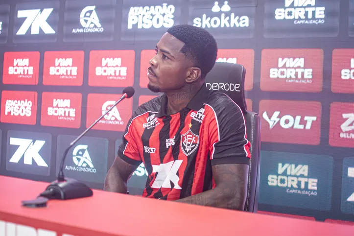 Cacá, zagueiro do Vitória