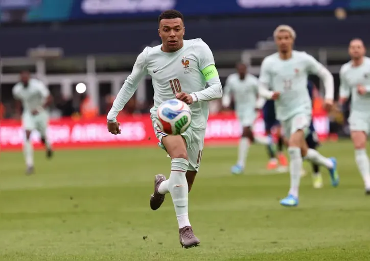 Costura nos ombros das camisas da Nike chamou a atenção nas redes sociais