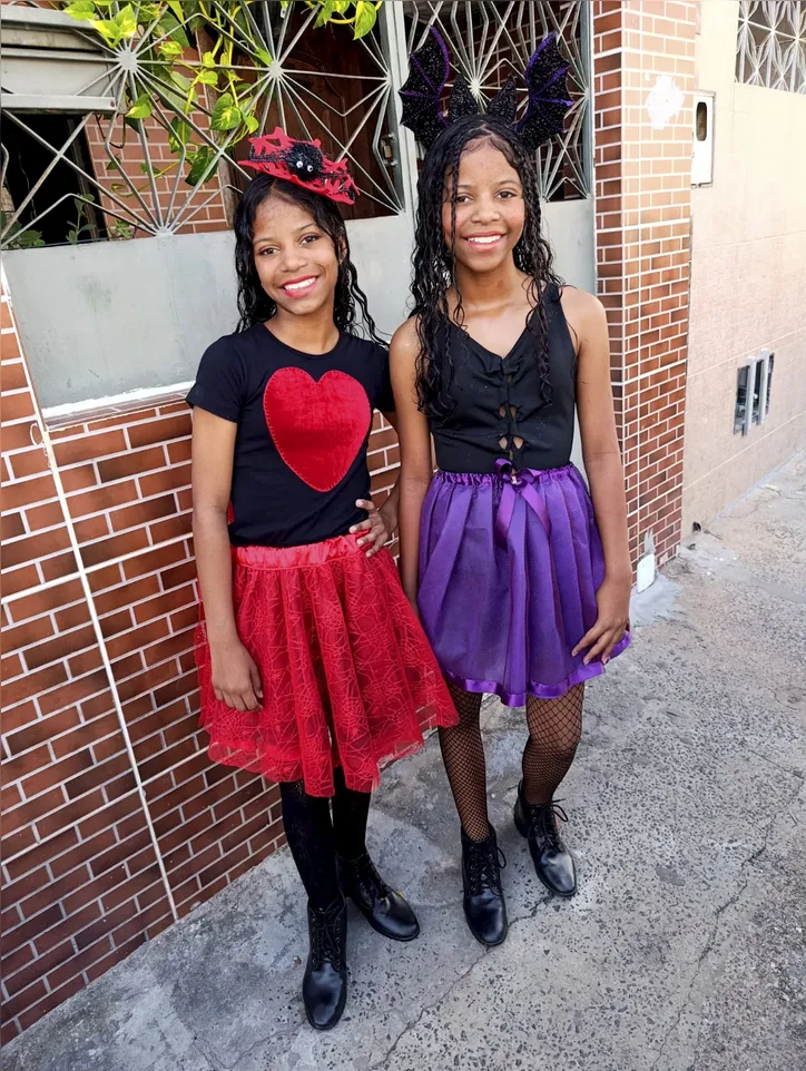 Rosângela Souza Guedes Almeida hoje é mãe das adolescentes Ana Layla e Ana Lara de 12 anos