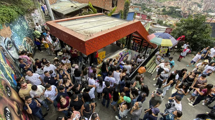 Imagem ilustrativa da imagem Trânsito costurado: Salvador estuda 'escada rolante gigante' para conectar bairro