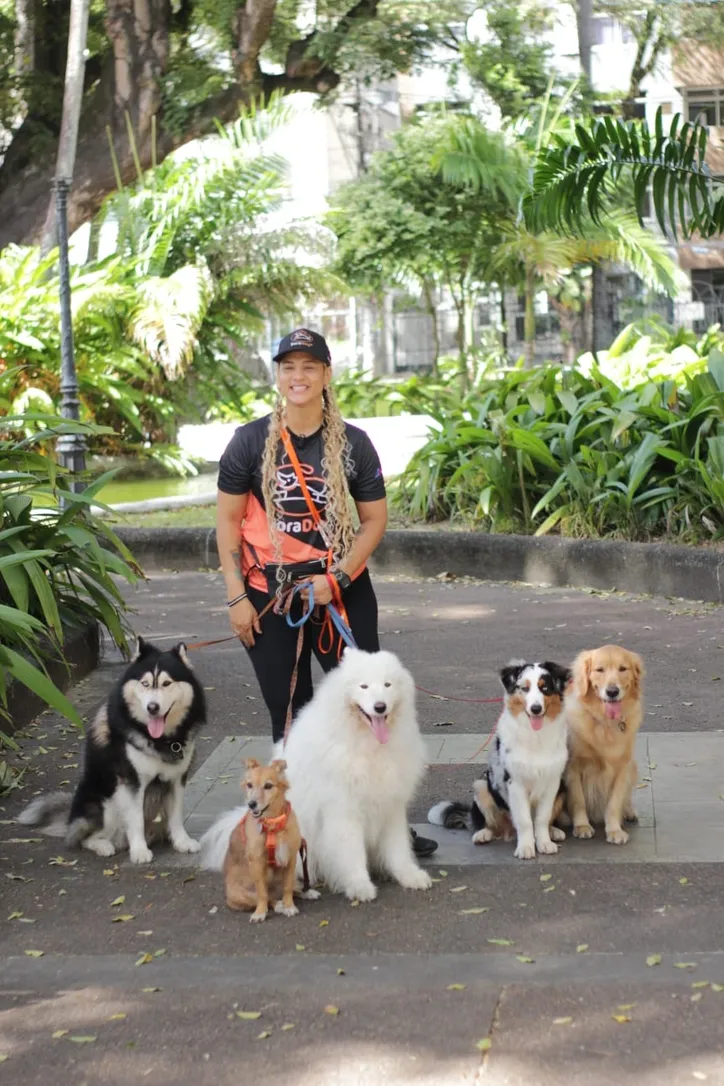 Letícia é pioneira no serviço de ‘Dog Walker’ em Salvador