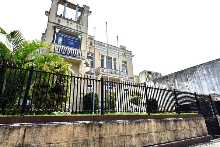 Fundação João Fernandes da Cunha no Largo do Campo Grande