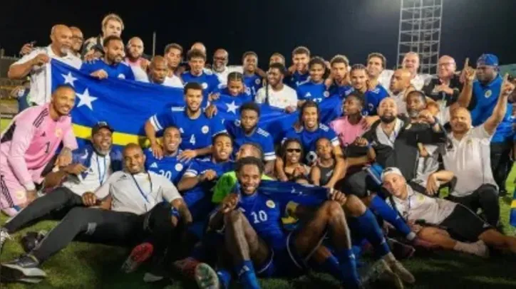 Seleção de Curaçao comemorando classificação para a Copa