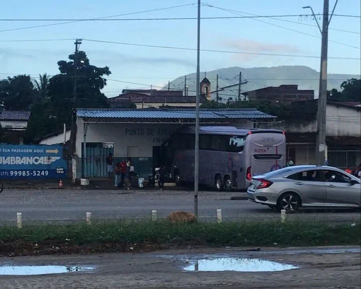 Imagem ilustrativa da imagem Duas mulheres morrem após ônibus invadir rodoviária no interior da Bahia