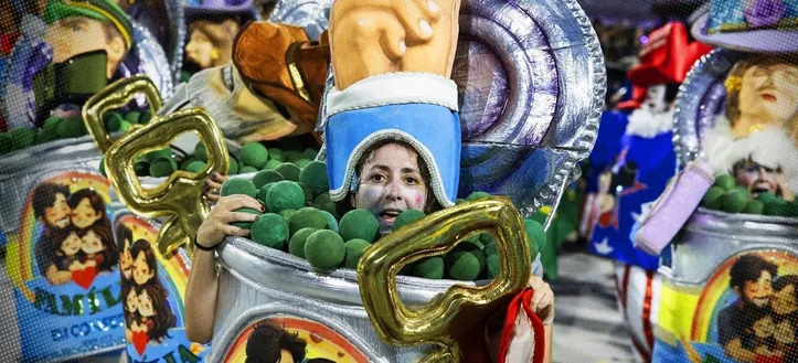 Apresentação da ala “Neoconservadores em conserva”