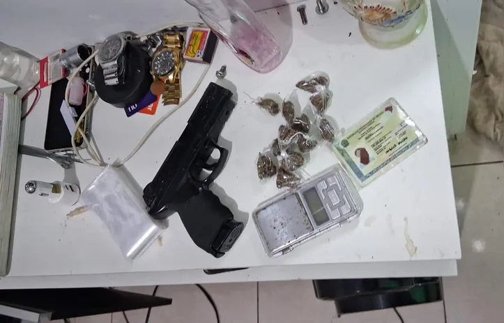 Itens apreendidos em durante a Operação Aftermath