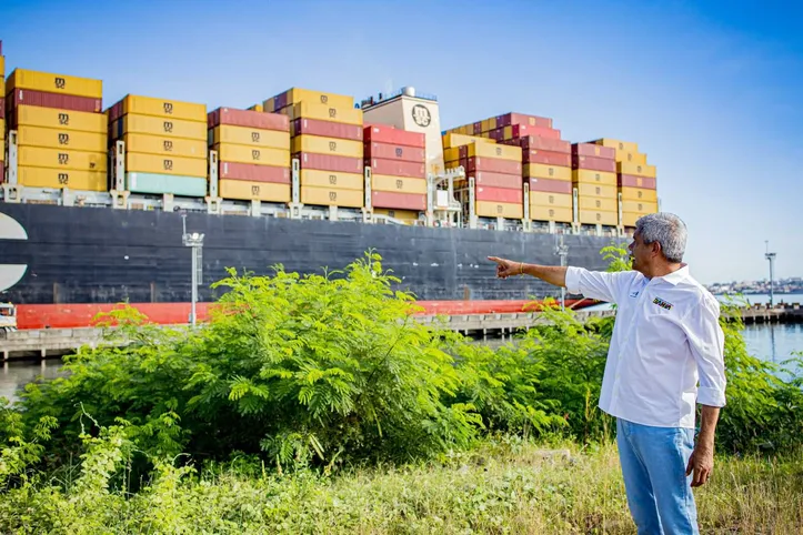 Jerônimo Rodrigues e navio que trouxe os insumos para a construção da ponte