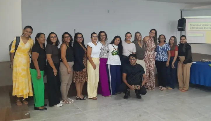 Professores na Escola Municipal Mirandolina Ribeiro Macedo