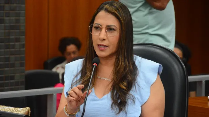 Deputada Claudia Oliveira (PSD) durante audiência na ALBA