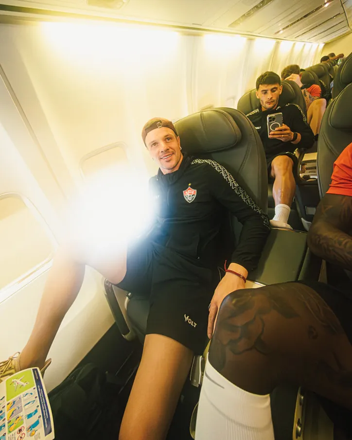 Jogadores do Vitória em voo fretado para Alagoas
