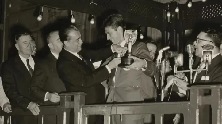 Juscelino Kubitschek (PSD) recebe a Seleção Brasileira campeã, em 1958