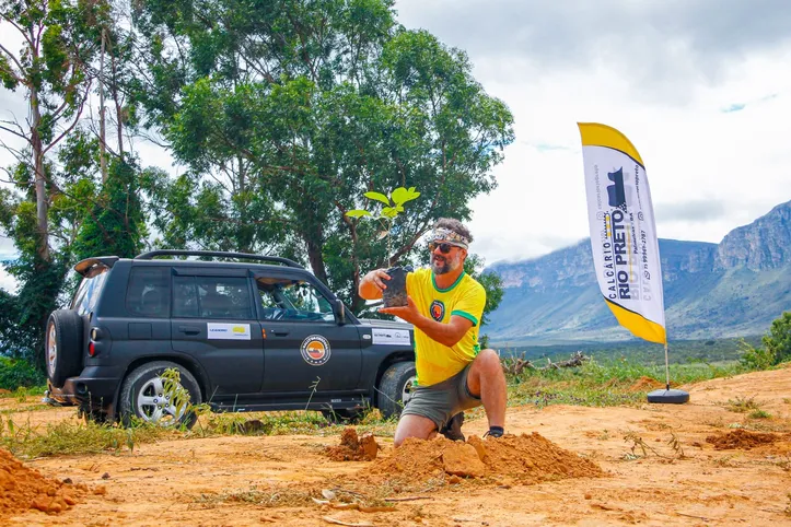 Competidores realizaram o plantio de mudas nativas da Chapada Diamantina