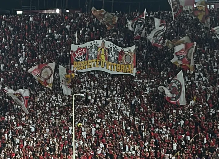 Protesto nas arquibancadas do Barradão