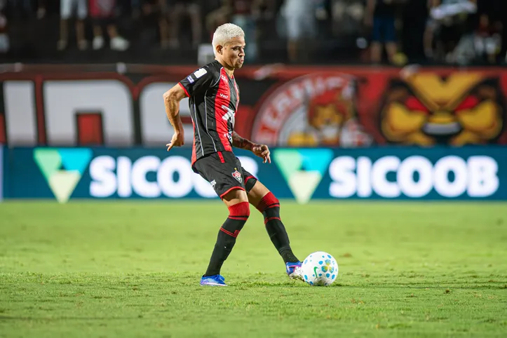Erick foi autor da assistência que gerou o gol de Renê
